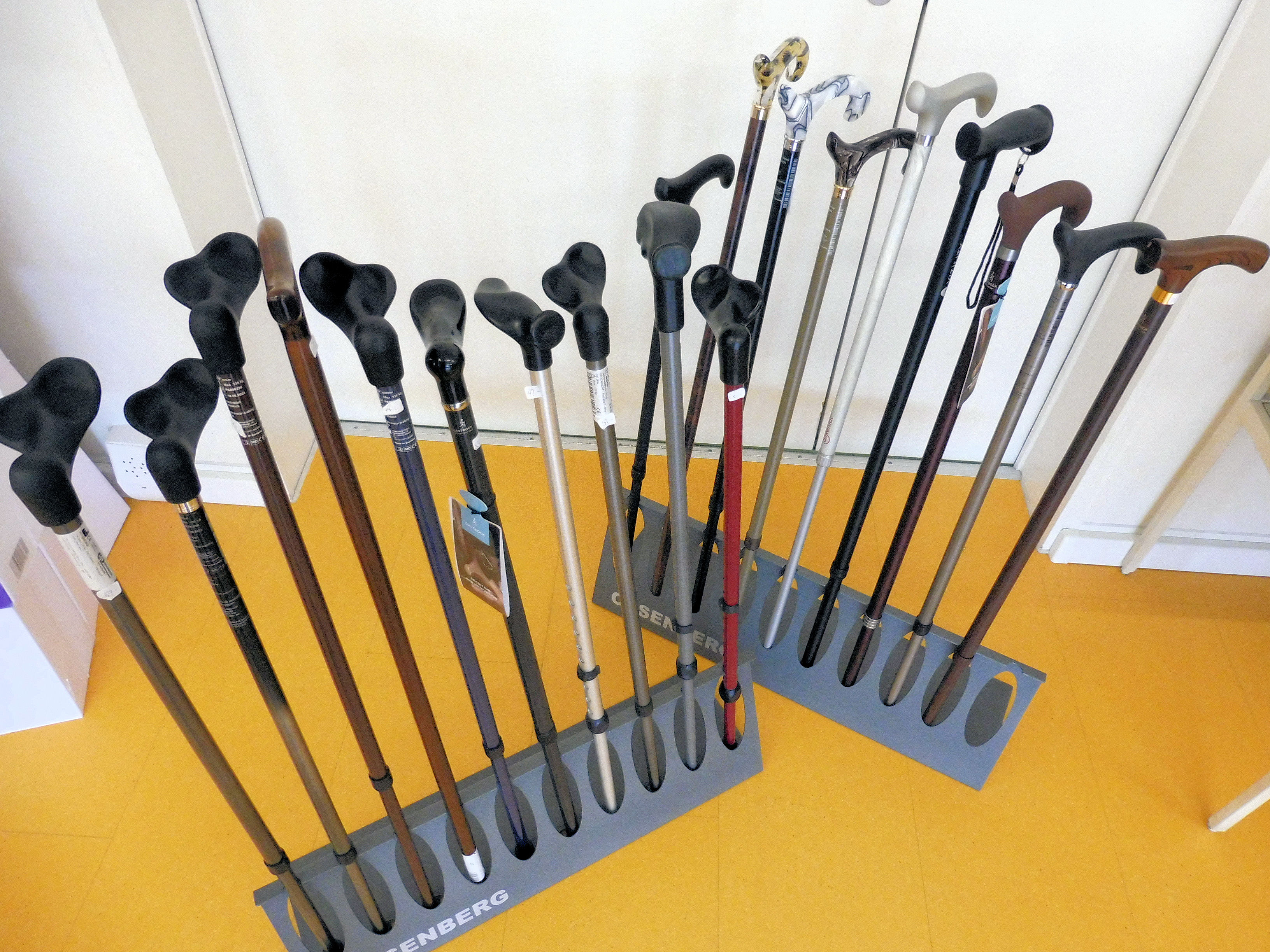 tl_files/Verkaufsgegenstaende/Mobilitaet/P1120092 Gehstoecke div..jpg